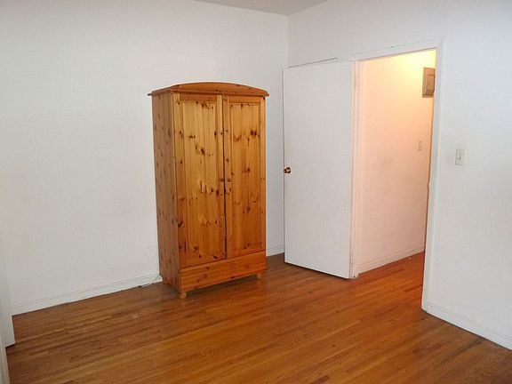 3rd image of 35 W 96th St APT 1A