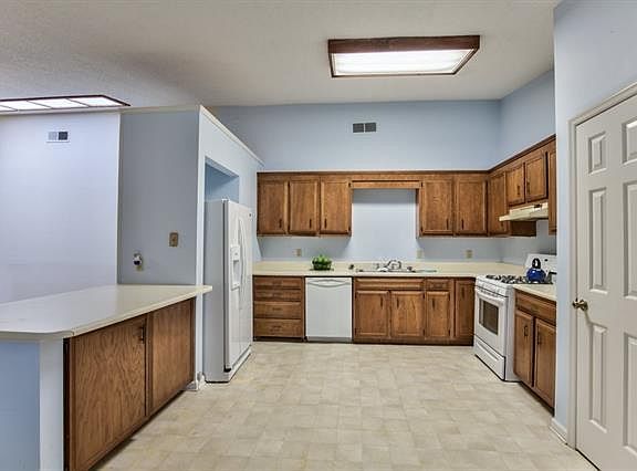 4th image of 1507 Twin Lakes Cir