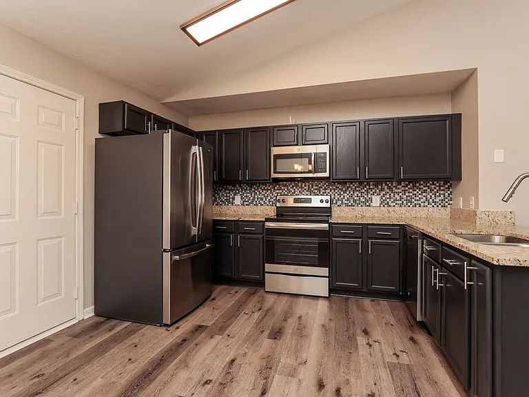 1316 S Hampton Ct — Photo 8
