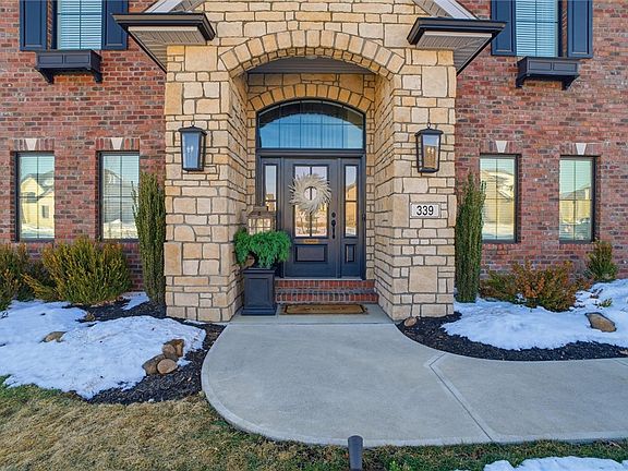 3rd image of 339 Lynn Rd