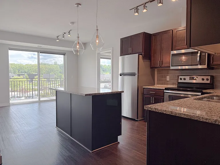Red44 Luxury Apartments | Specials Available — Photo 32