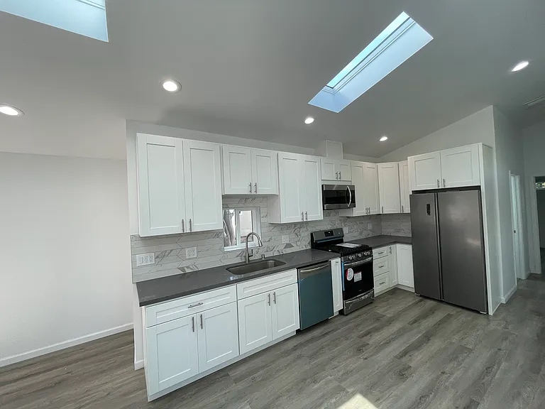 350 Hanson Ave #2 — Photo 7