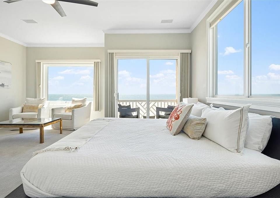 1st image of 1028 Beachview Dr APT 5