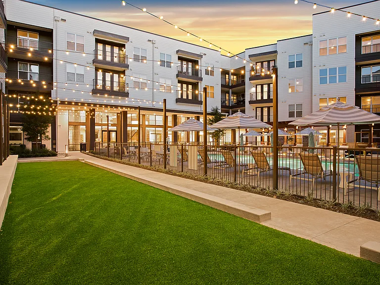 Overture Mueller - 55+ Active Adult Apartment Homes — Photo 25