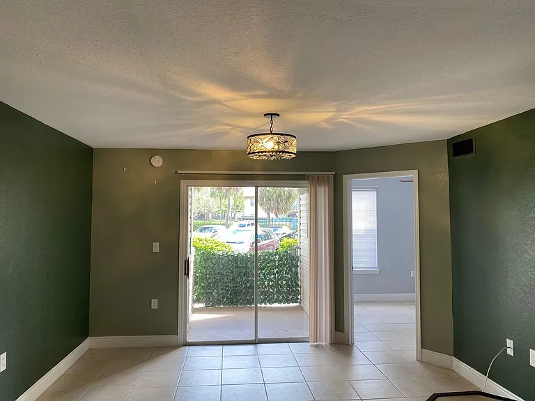 1916 Lake Atriums Cir #28 — Photo 5