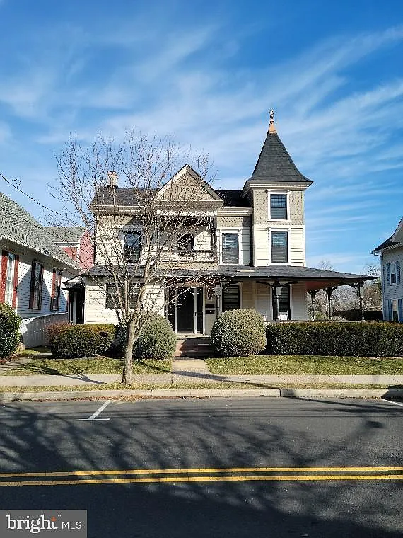 1 bed, $2,300 — Photo 1