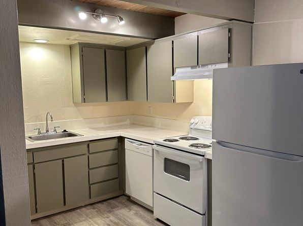 2425 SW Leonard St #3