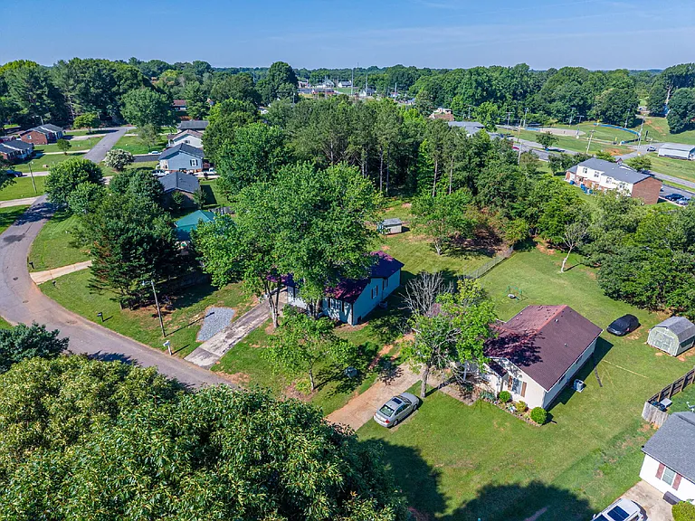 412 Forest Dr — Photo 2