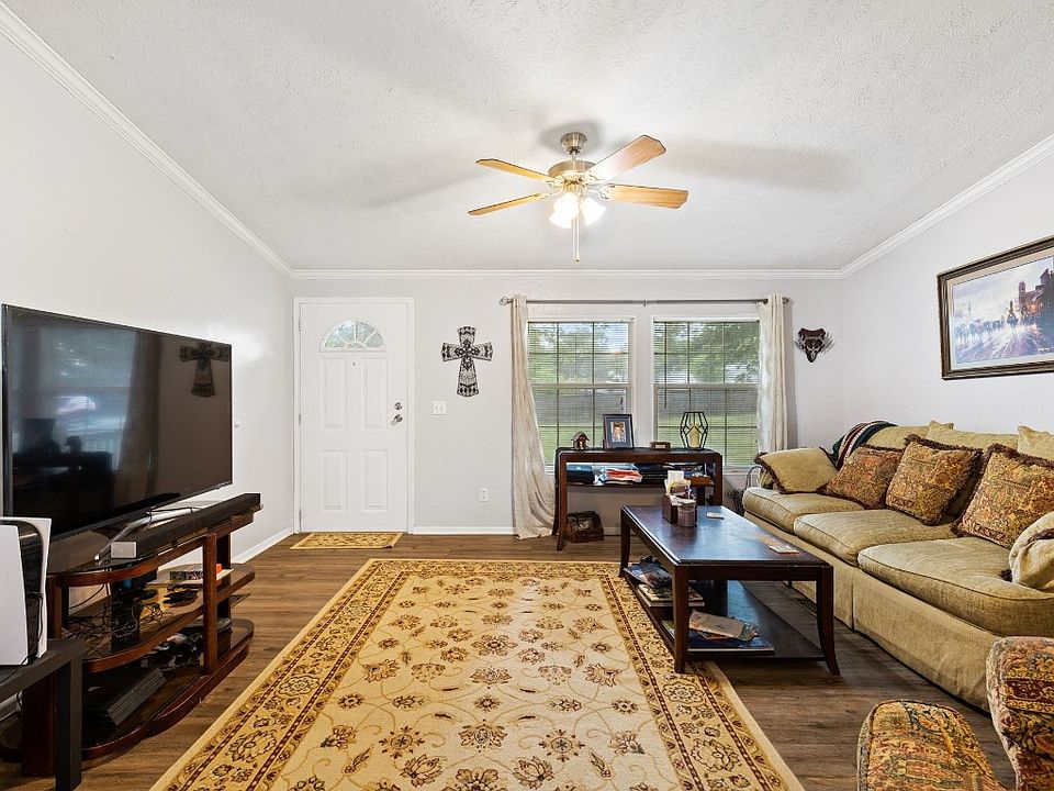 915 Pecan St, Azle, TX 76020 Zillow