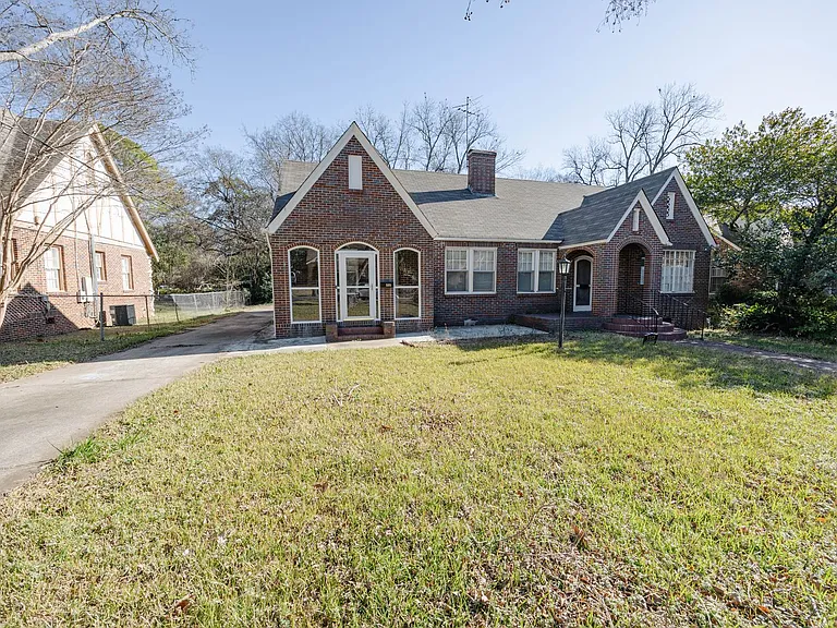 3355 Lexington Rd — Photo 2