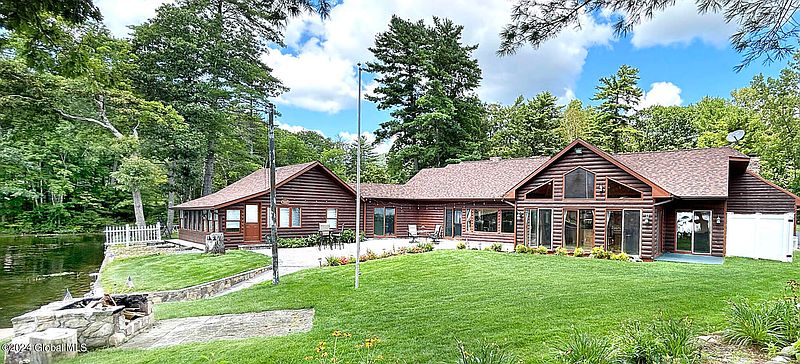 3rd image of 366 Glen Lake Road
