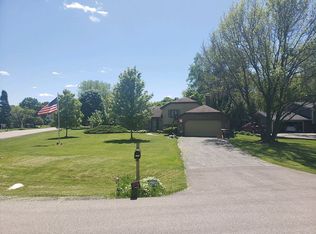 6703 Cypress Ct, Crystal Lake, IL 60012