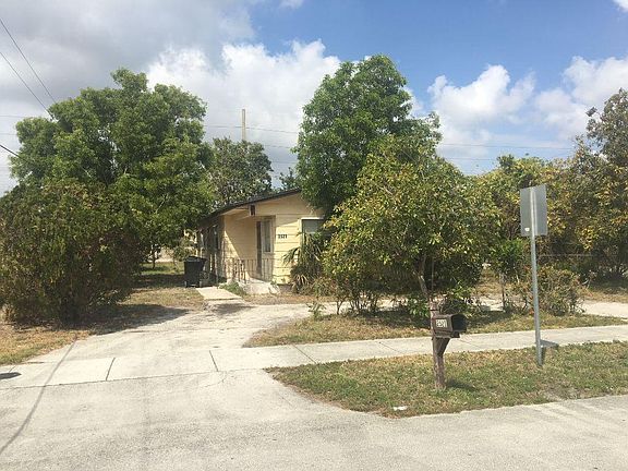3rd image of 2521 NW 30th Way