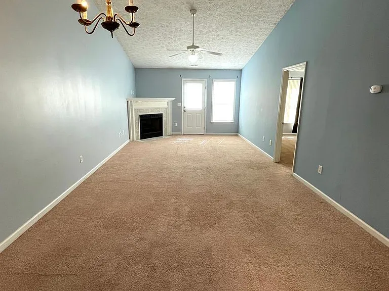 220 John Ct — Photo 10