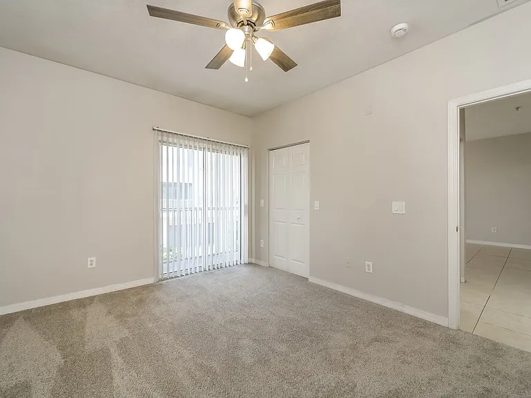 2460 Grand Central Pkwy #9 — Photo 11