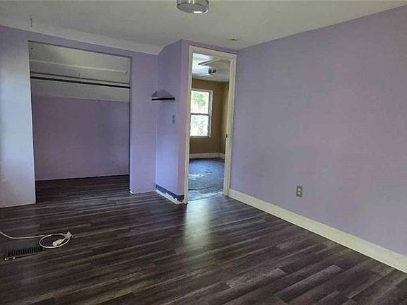 5th image of 121 N Ash Ave