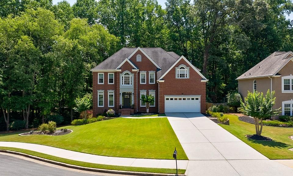 1st image of 130 Ashwood Dr