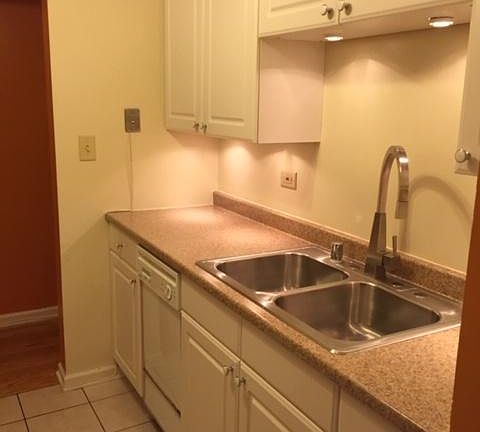 4th image of 914 N Austin Blvd APT A6