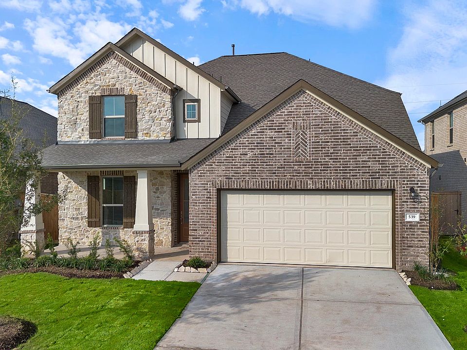 Welcome home to 539 Selaura Drive located in the community of Brookwater and zoned to Lamar CISD.