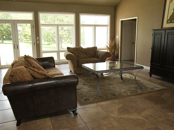 5th image of 4237 Hansard Ln