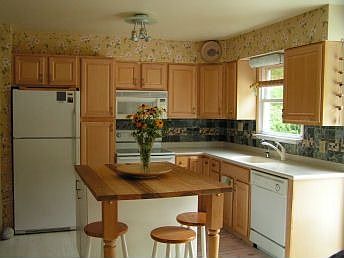 Newly Updated Kitchen - Corian Counter/Sink, Marble Back Splash, Pergo Floors