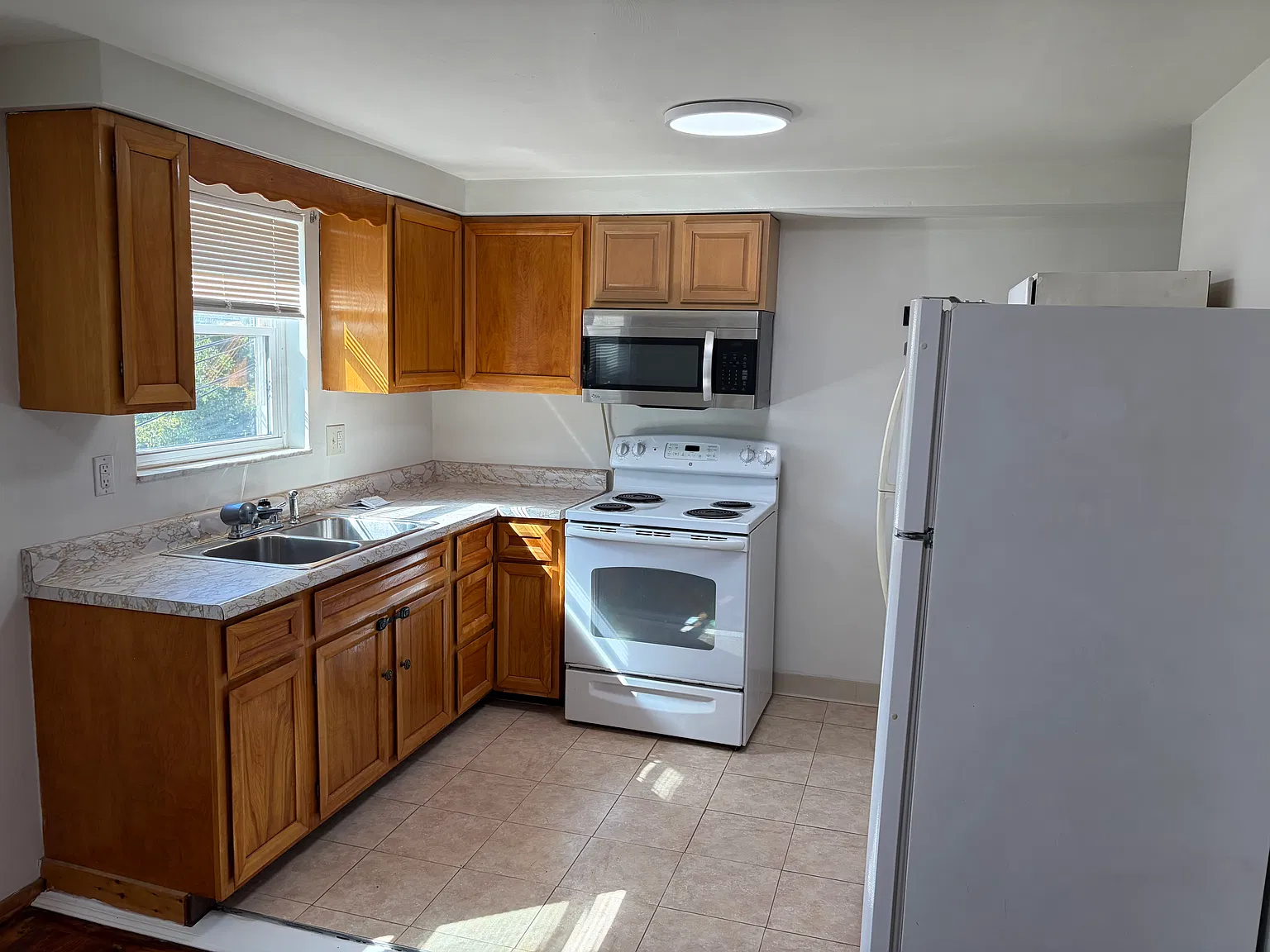 2 bed, $1,100 — Photo 4