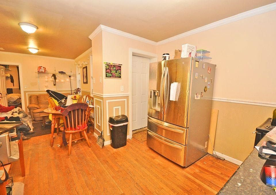 2nd image of 1733 Fontain St #1