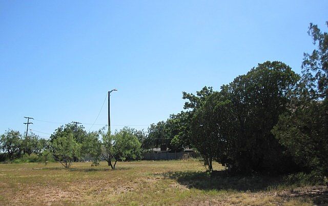 2nd image of 1906 Owens St