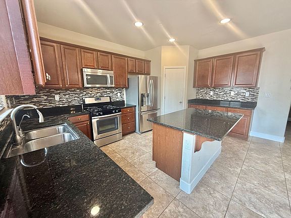 3rd image of 1661 Panorama Dr