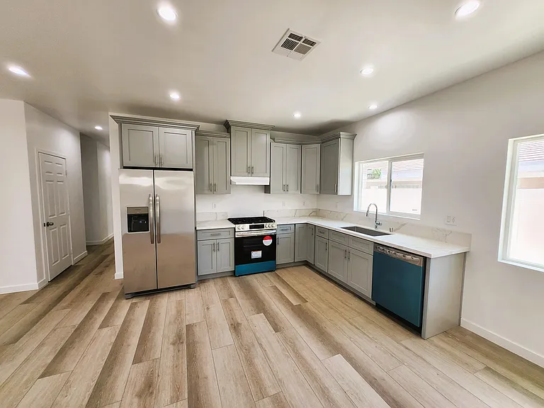 16047 Napa St — Photo 3