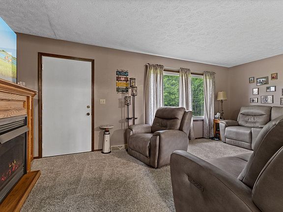 4th image of 3713 N Woodview Hills Dr