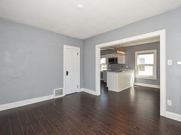 3rd image of 6028 W Lincoln Ave