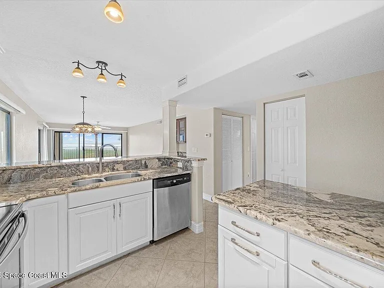 555 Jackson Ave #201 — Photo 13