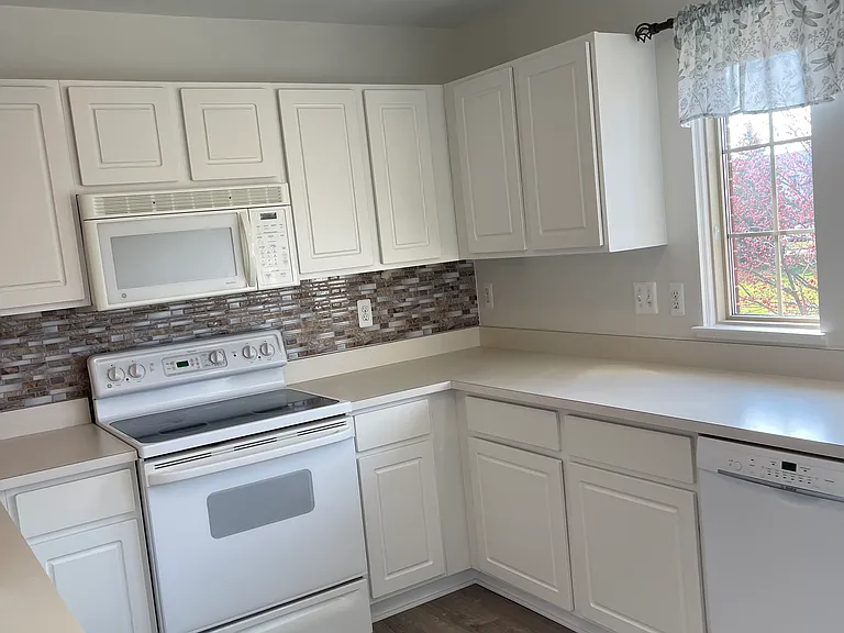 16713 Kensington Dr — Photo 16