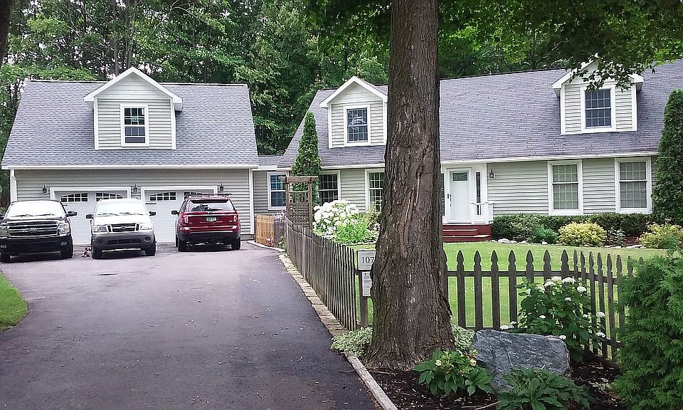 2nd image of 1072 Woodland Dr