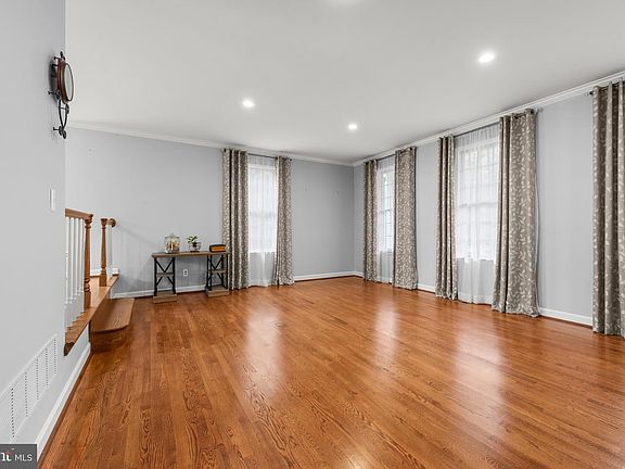 4th image of 30 Huntington Pl