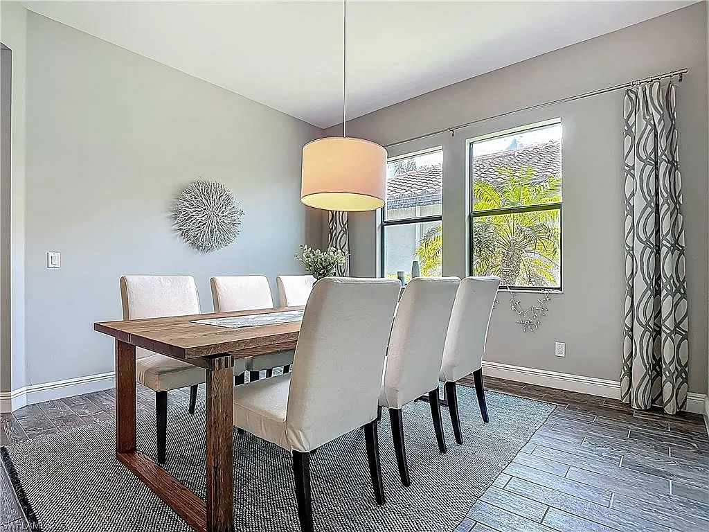 3 bed, 3.0 bath, 2830 sqft, $9,500 — Photo 4