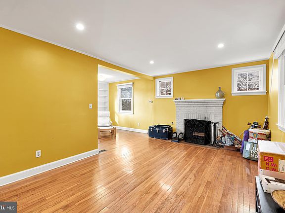 3rd image of 4204 Knowles Ave