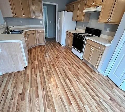 3rd image of 175 Boxford Ct