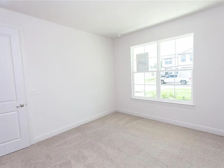 820 Lowood Ct — Photo 8