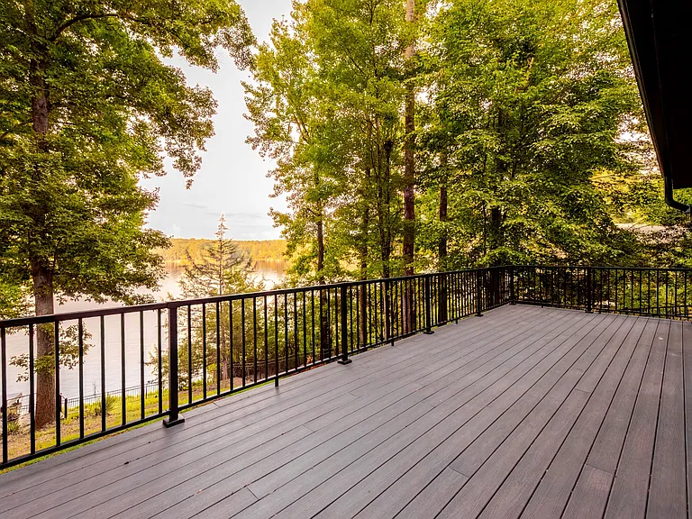 745 Sagamore Dr — Photo 3