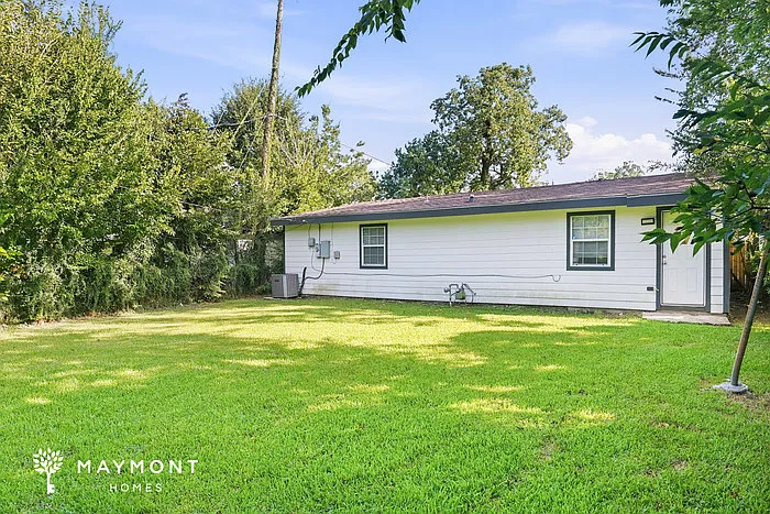 5033 Doolittle Blvd — Photo 3