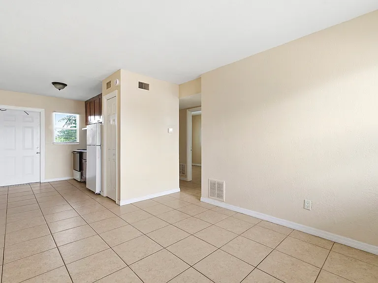1799 Russell St S #3 — Photo 7
