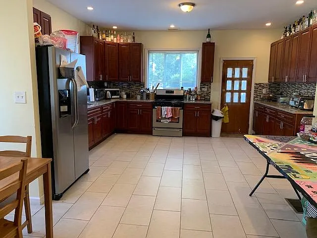 9 bed, 5.5 bath, 2300 sqft, $5,400 — Photo 1