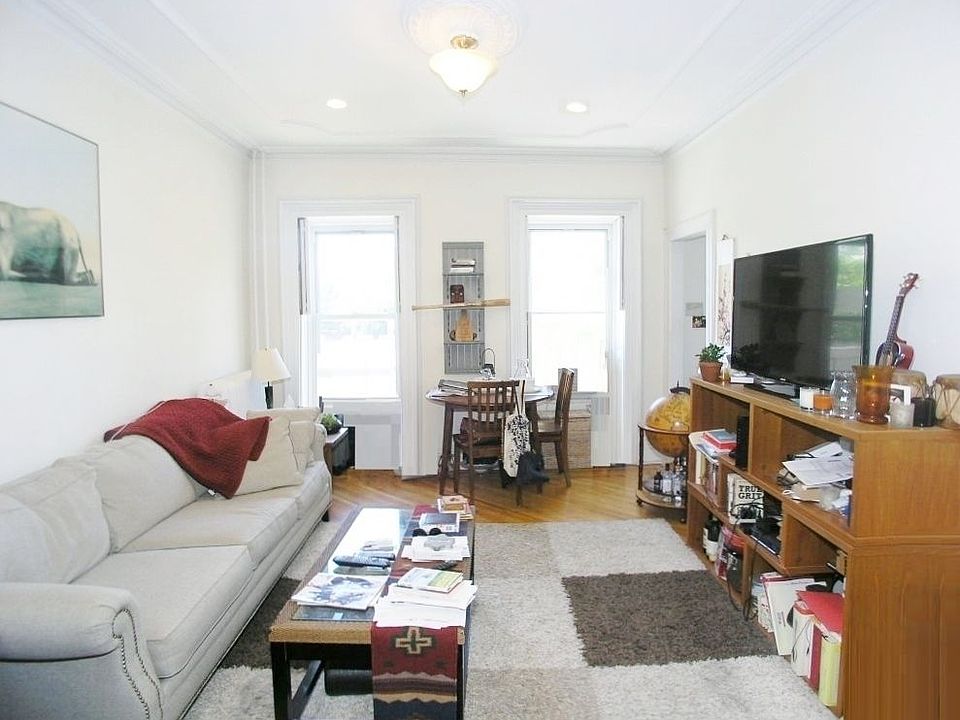 1st image of 415 1st St #2