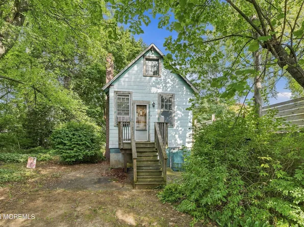 59 York Avenue, Port Monmouth, NJ 07758