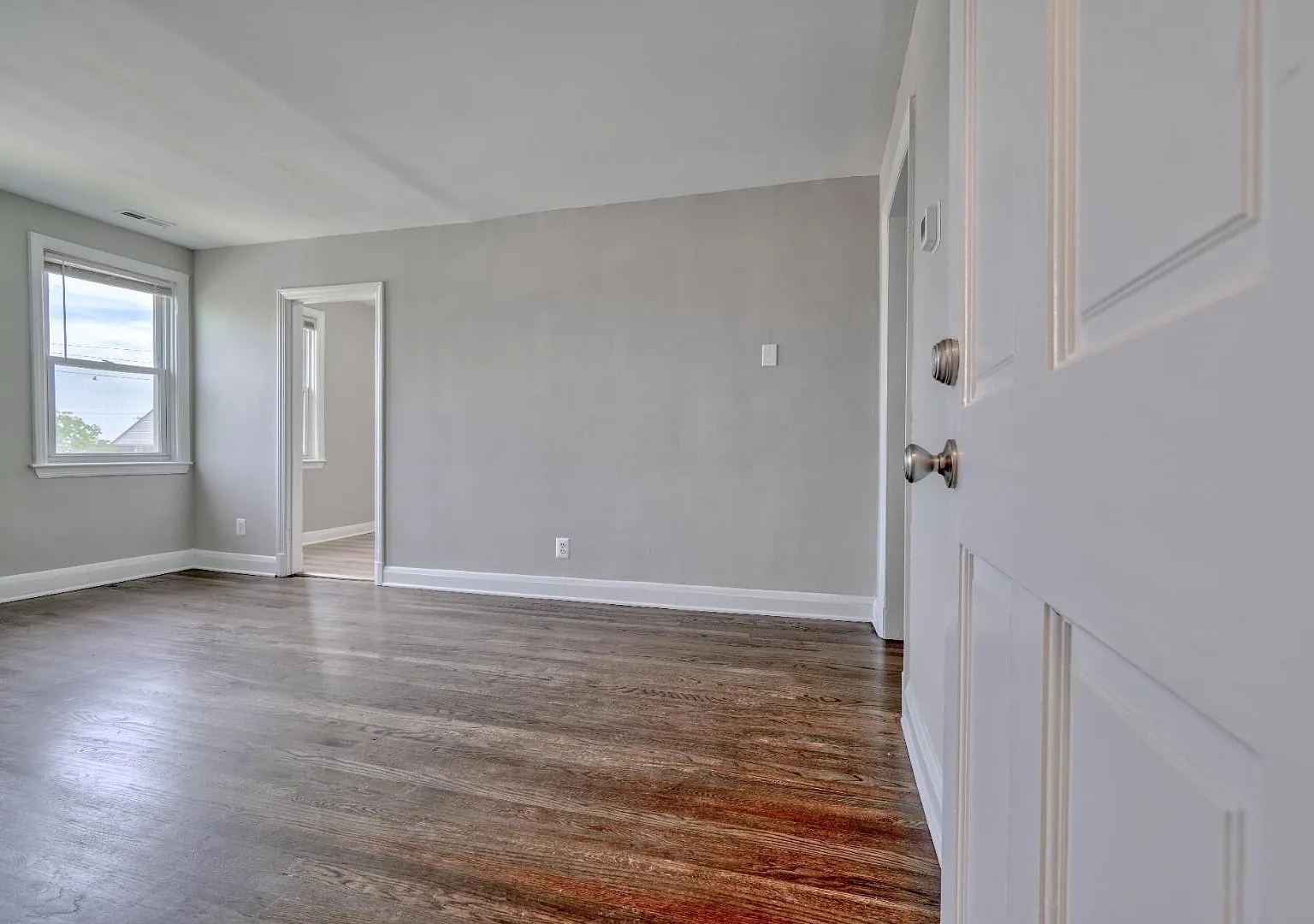 5606 Midwood Ave. - 2 — Photo 4