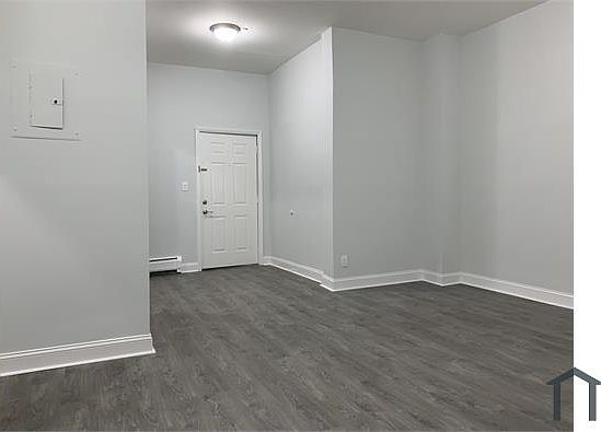 4th image of 872 Bergen Ave #4
