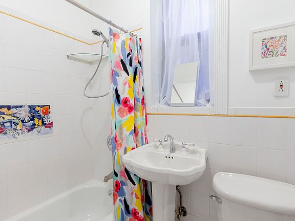 4th image of 349 W 44th St APT 4RW