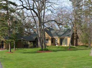 2429 E Thirteen Mile Rd, Warren, MI 48092